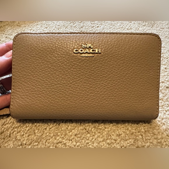 Coach Handbags - Coach Tan Leather Women's Wallet